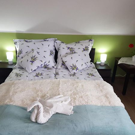 E&S_ Apartament Милич Екстериор снимка