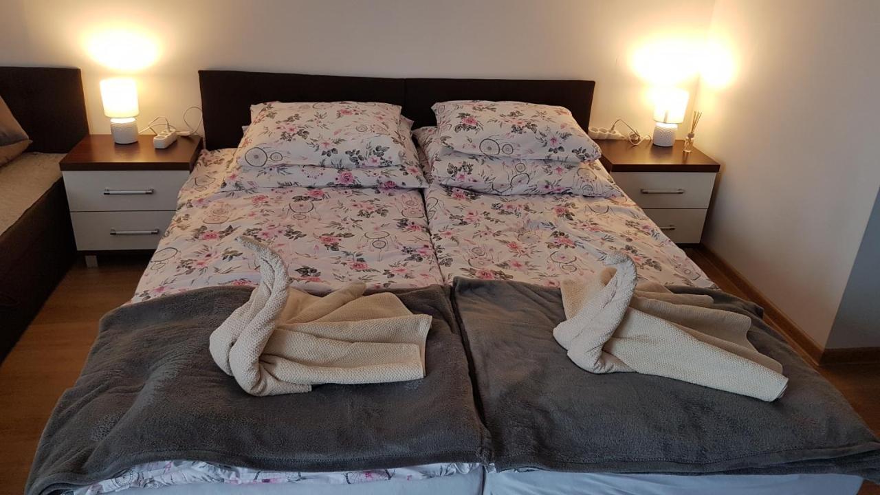 E&S_ Apartament Милич Екстериор снимка