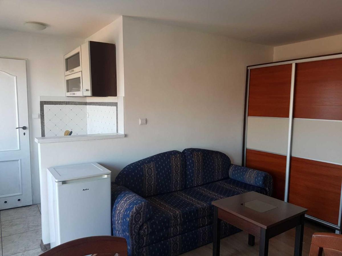 E&S_ Apartament Милич Екстериор снимка